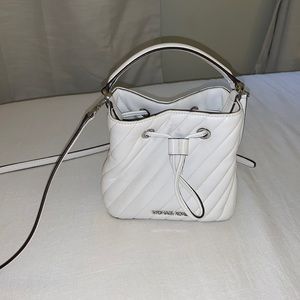 Michael Kors White Bucket Bag✨